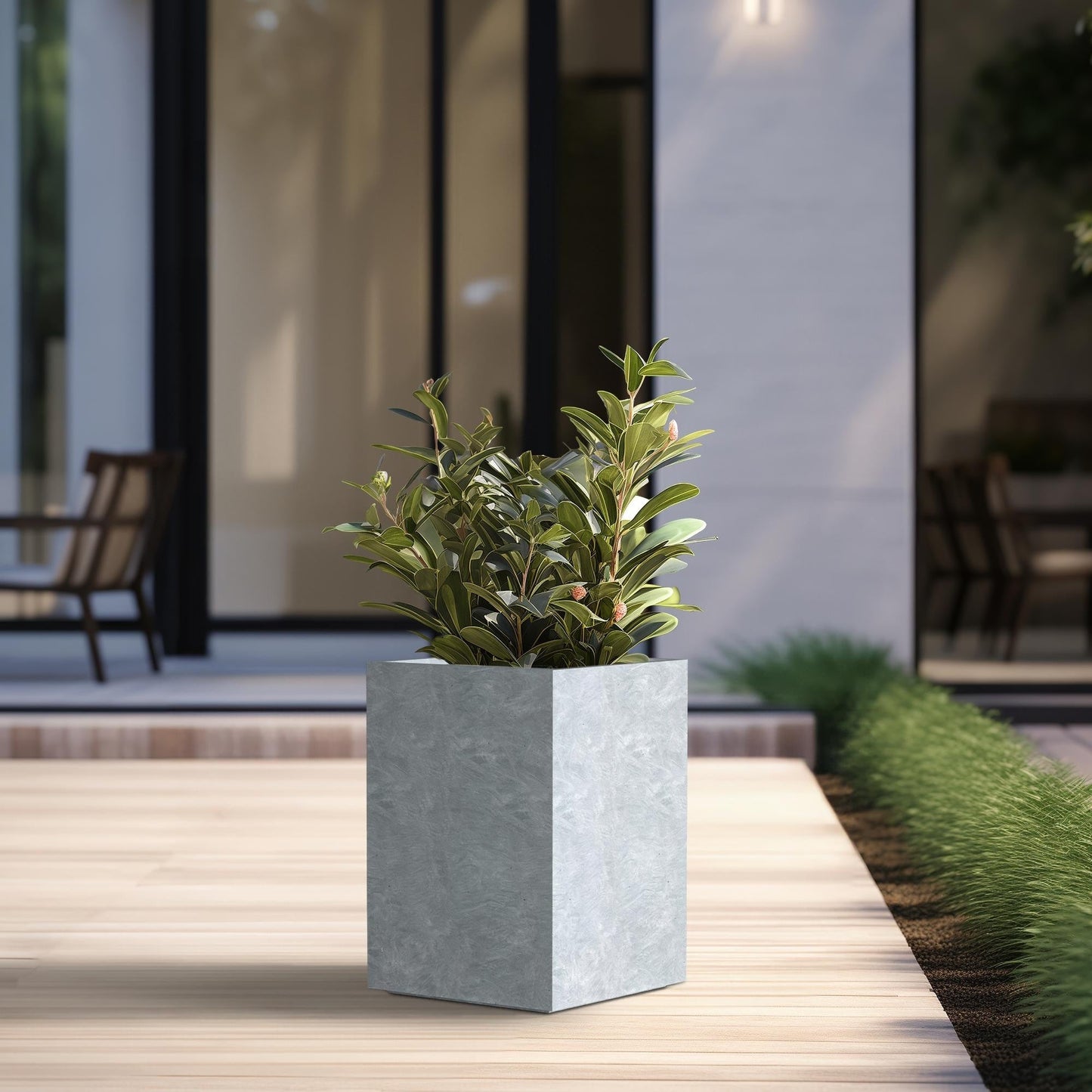 Hohe rechteckige Pflanzkästen aus Beton / Große Blumenkübel für drinnen und draußen