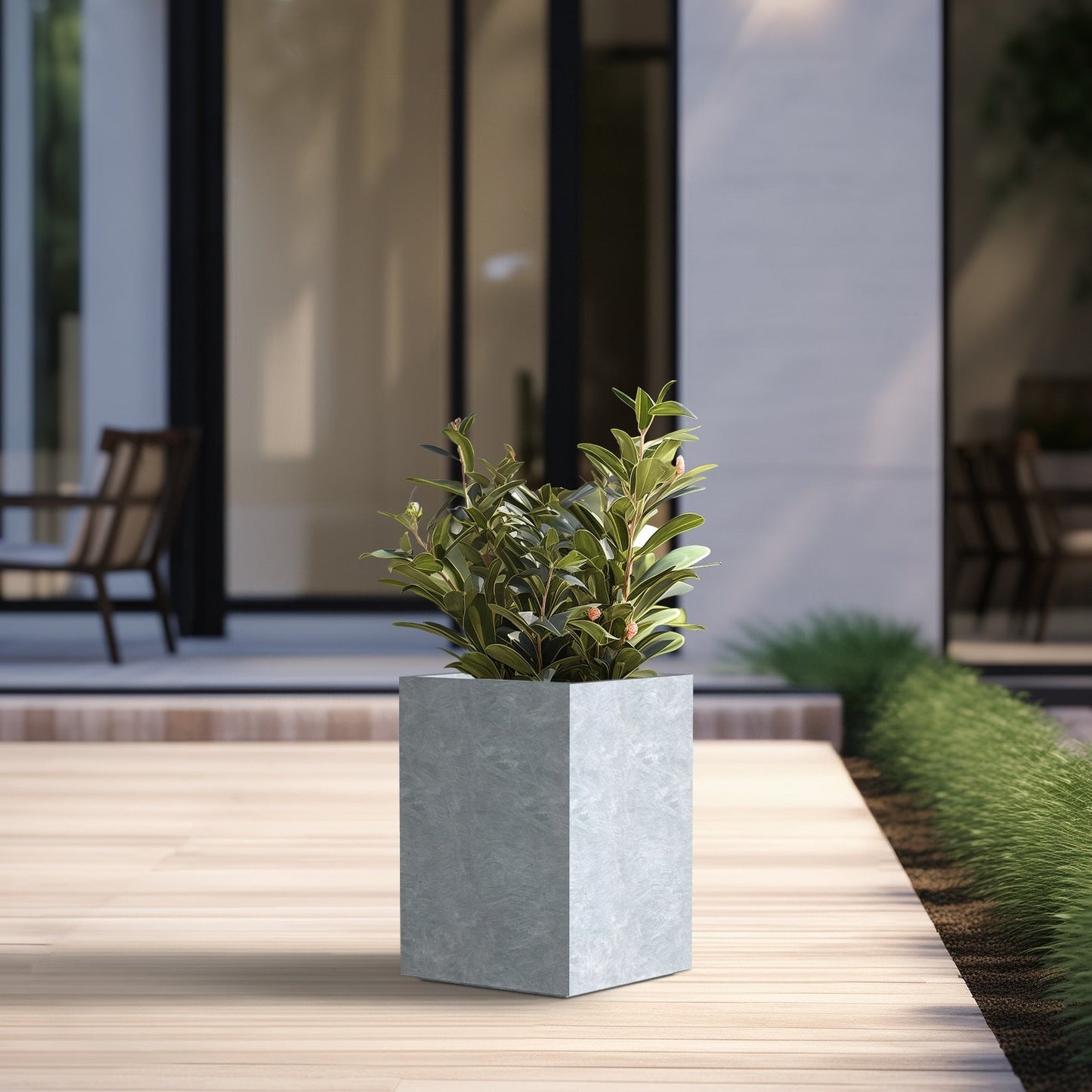 Hohe rechteckige Pflanzkästen aus Beton / Große Blumenkübel für drinnen und draußen