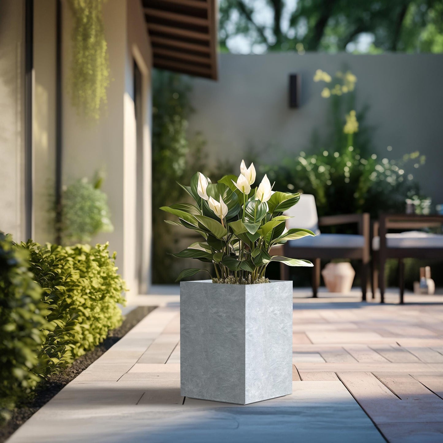 Hohe rechteckige Pflanzkästen aus Beton / Große Blumenkübel für drinnen und draußen