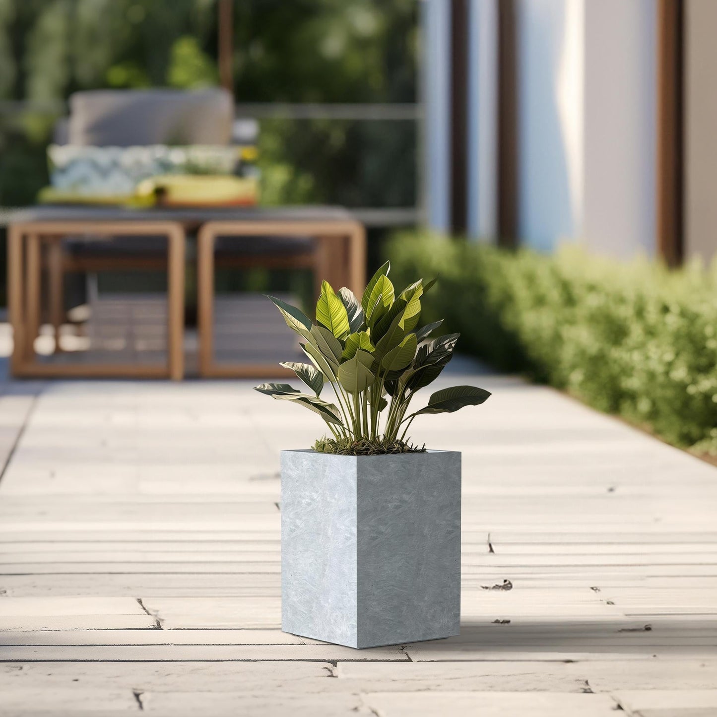 Hohe rechteckige Pflanzkästen aus Beton / Große Blumenkübel für drinnen und draußen