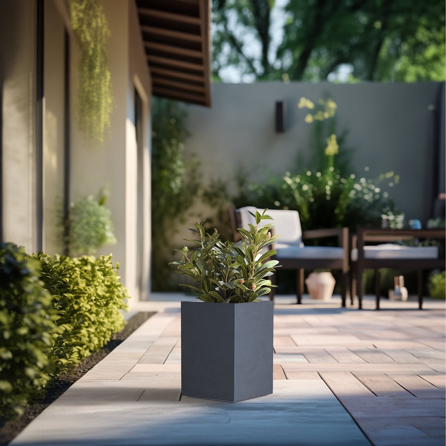 Hohe rechteckige Pflanzkästen aus Beton / Große Blumenkübel für drinnen und draußen