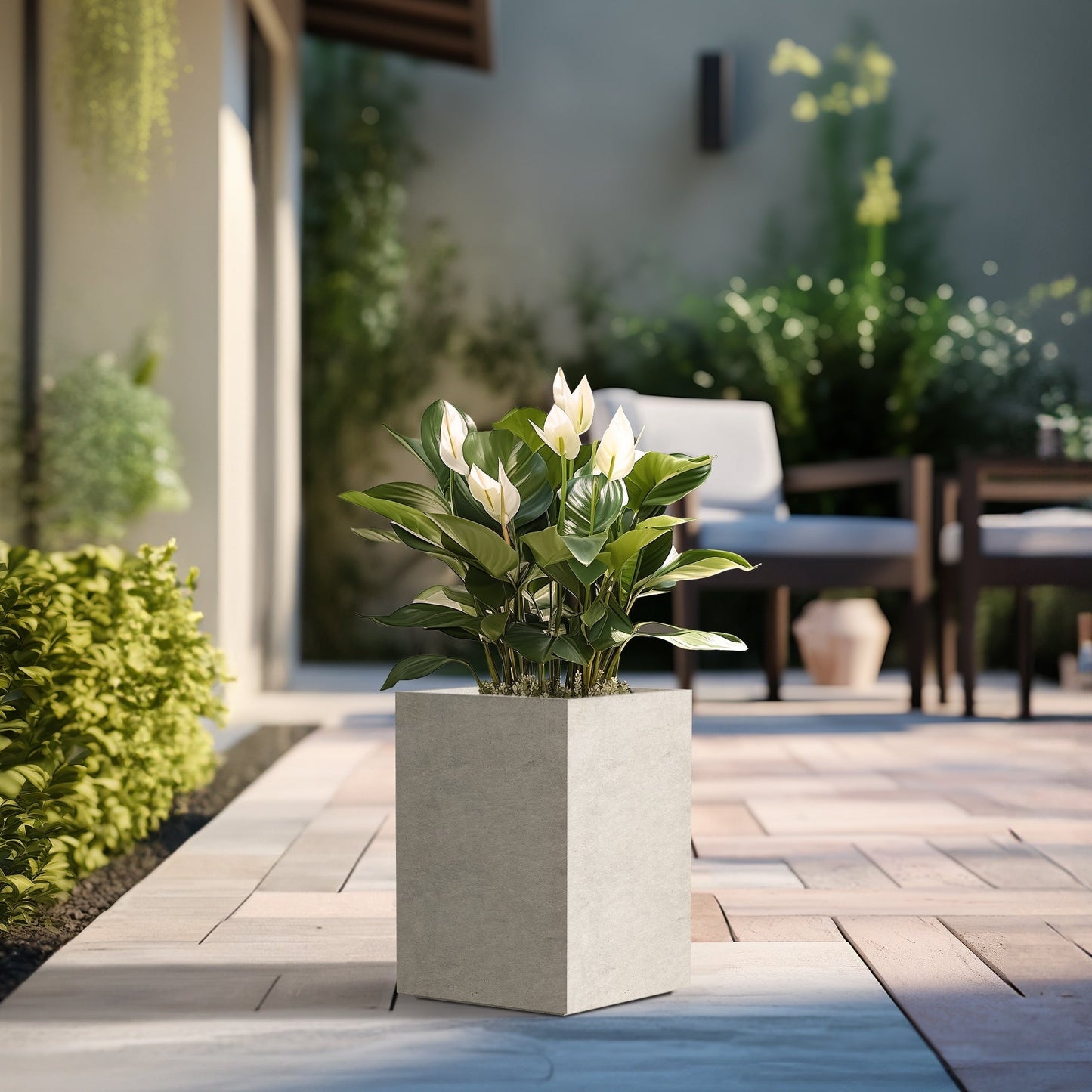 Hohe rechteckige Pflanzkästen aus Beton / Große Blumenkübel für drinnen und draußen