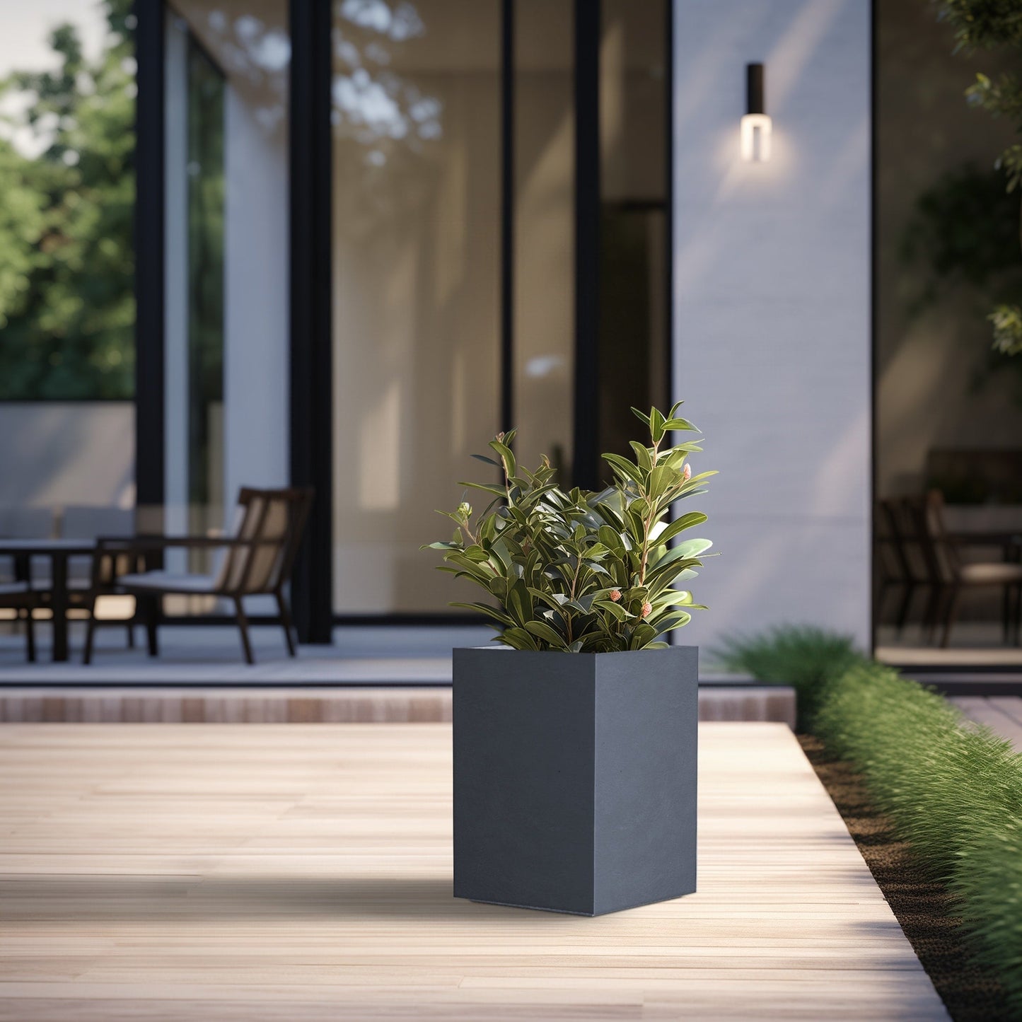 Hohe rechteckige Pflanzkästen aus Beton / Große Blumenkübel für drinnen und draußen