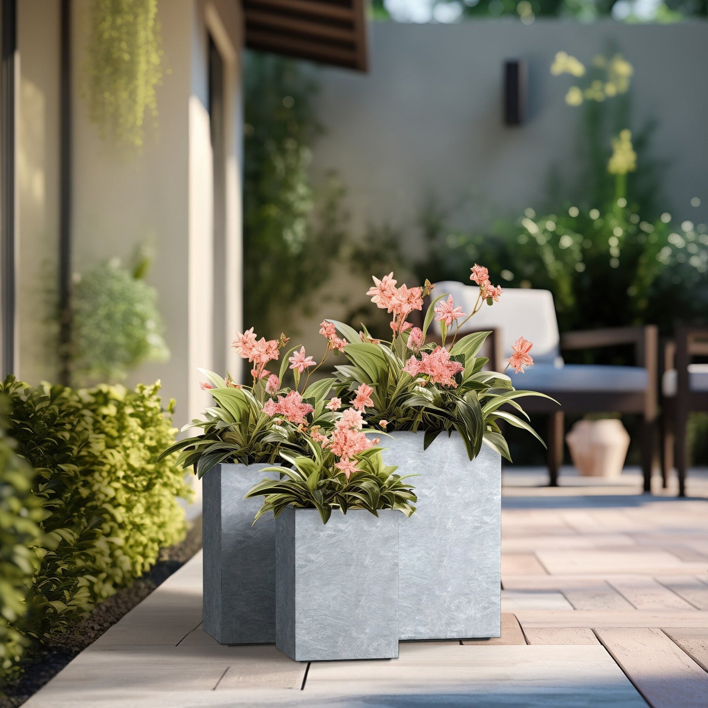 Hohe rechteckige Pflanzkästen aus Beton / Große Blumenkübel für drinnen und draußen