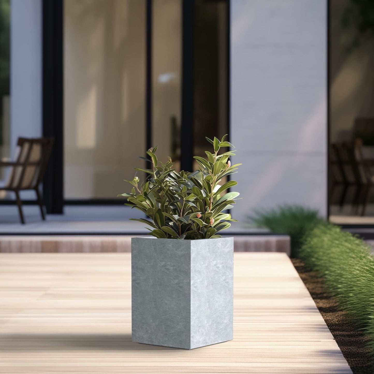 Hohe rechteckige Pflanzkästen aus Beton / Große Blumenkübel für drinnen und draußen