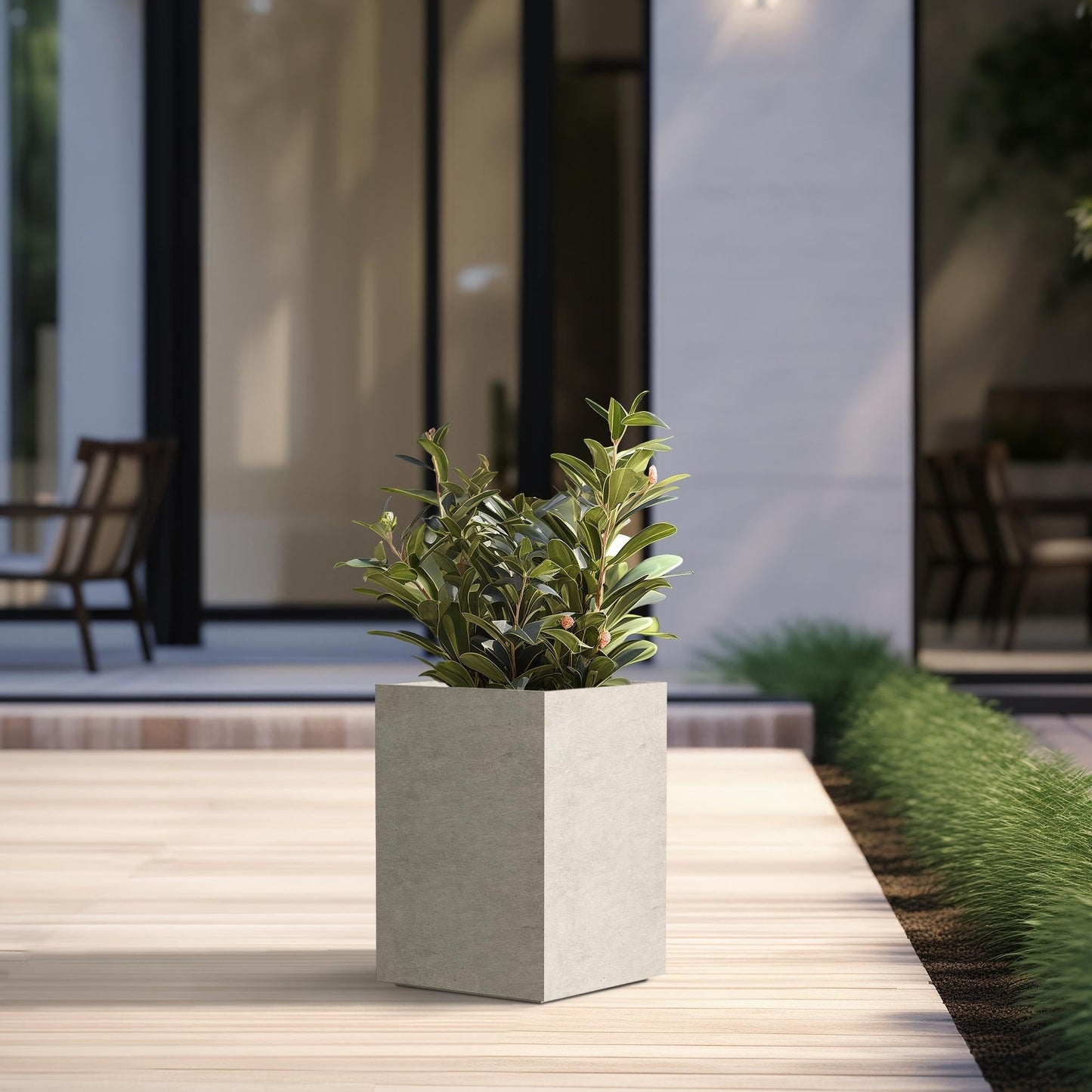 Hohe rechteckige Pflanzkästen aus Beton / Große Blumenkübel für drinnen und draußen