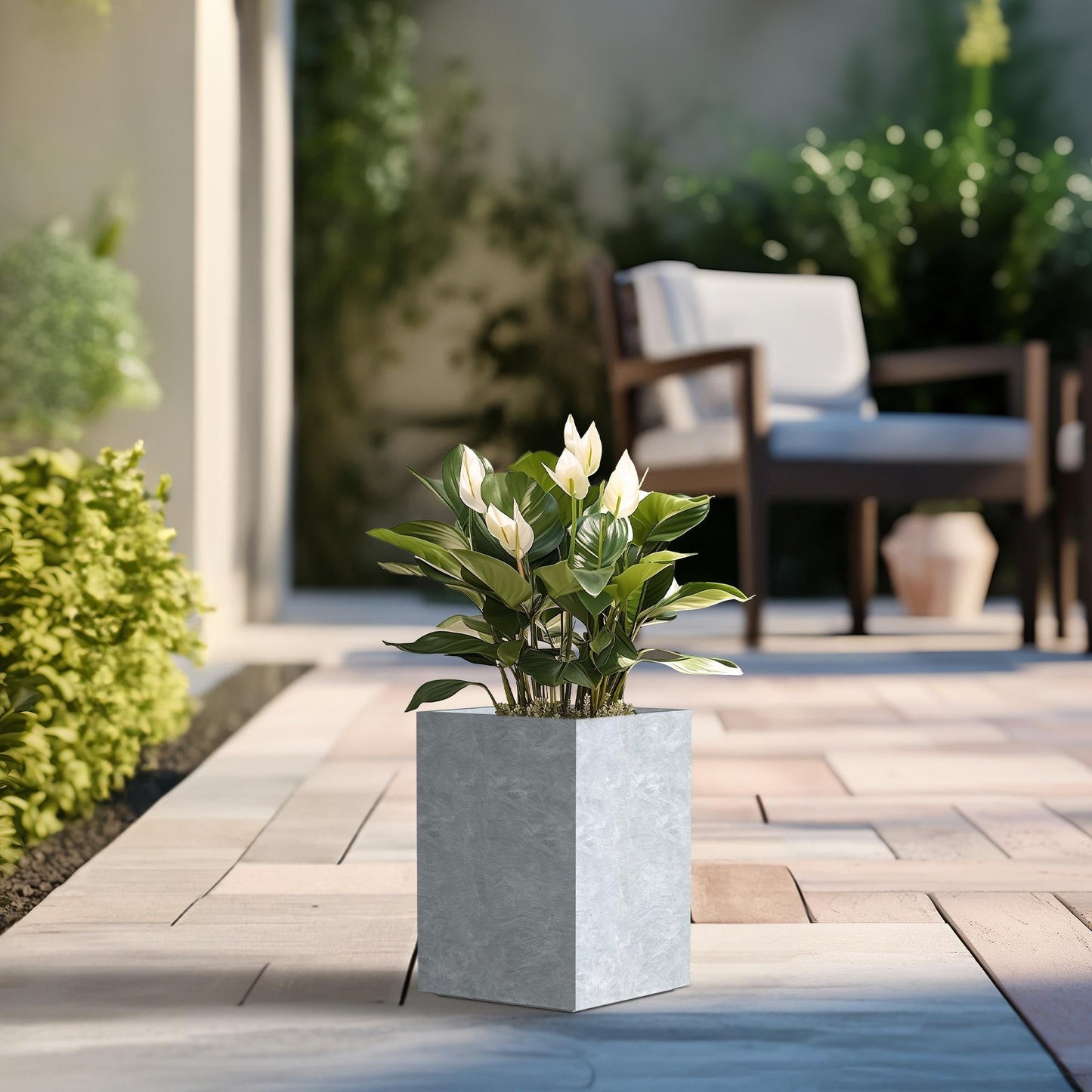 Hohe rechteckige Pflanzkästen aus Beton / Große Blumenkübel für drinnen und draußen