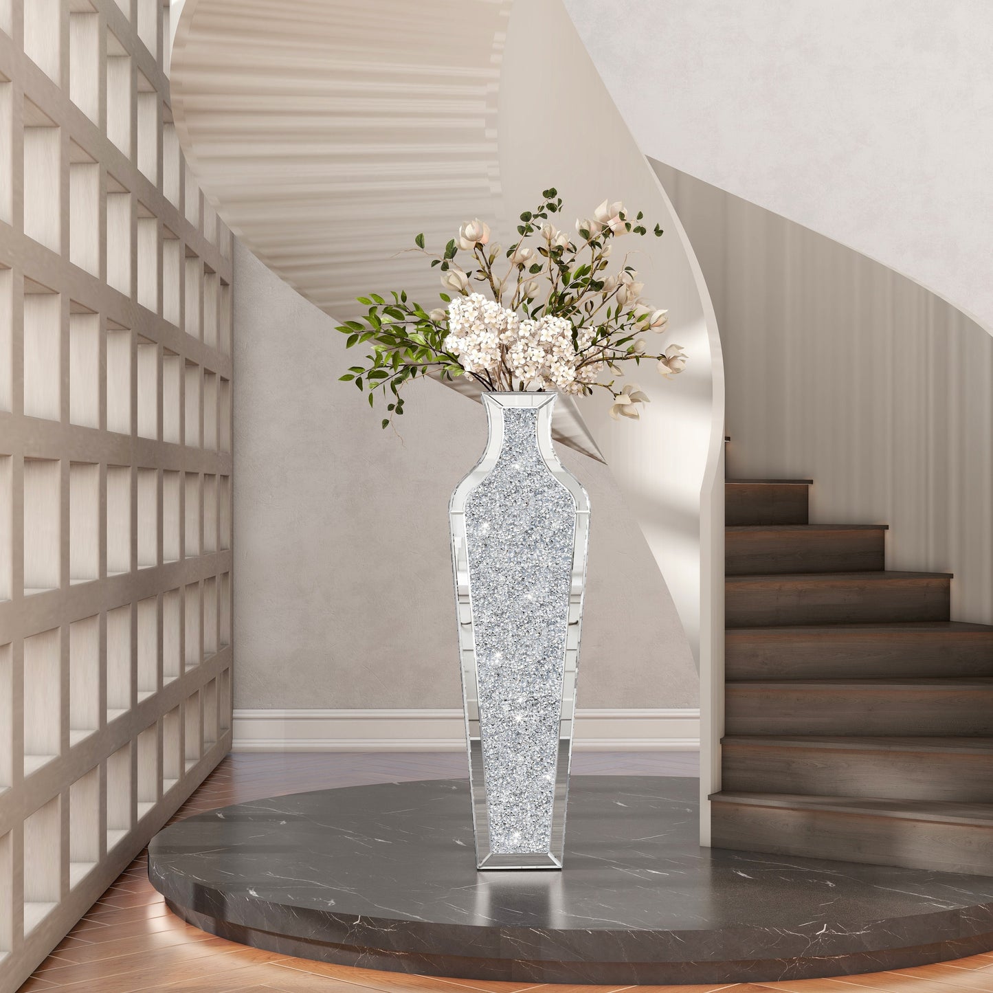 Hohe Bodenvase aus zerkleinerten Diamanten