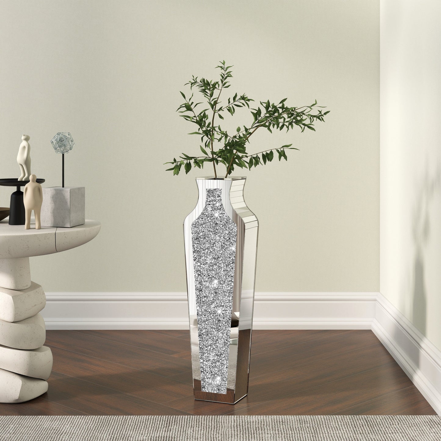 Hohe Bodenvase aus zerkleinerten Diamanten