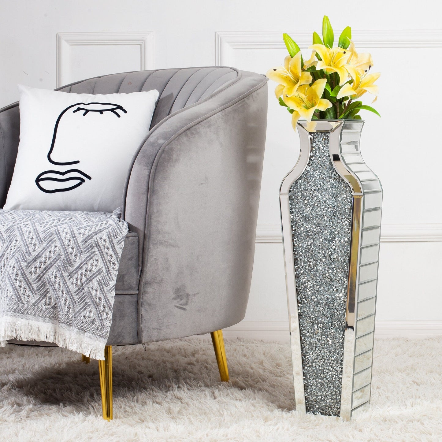 Hohe Bodenvase aus zerkleinerten Diamanten