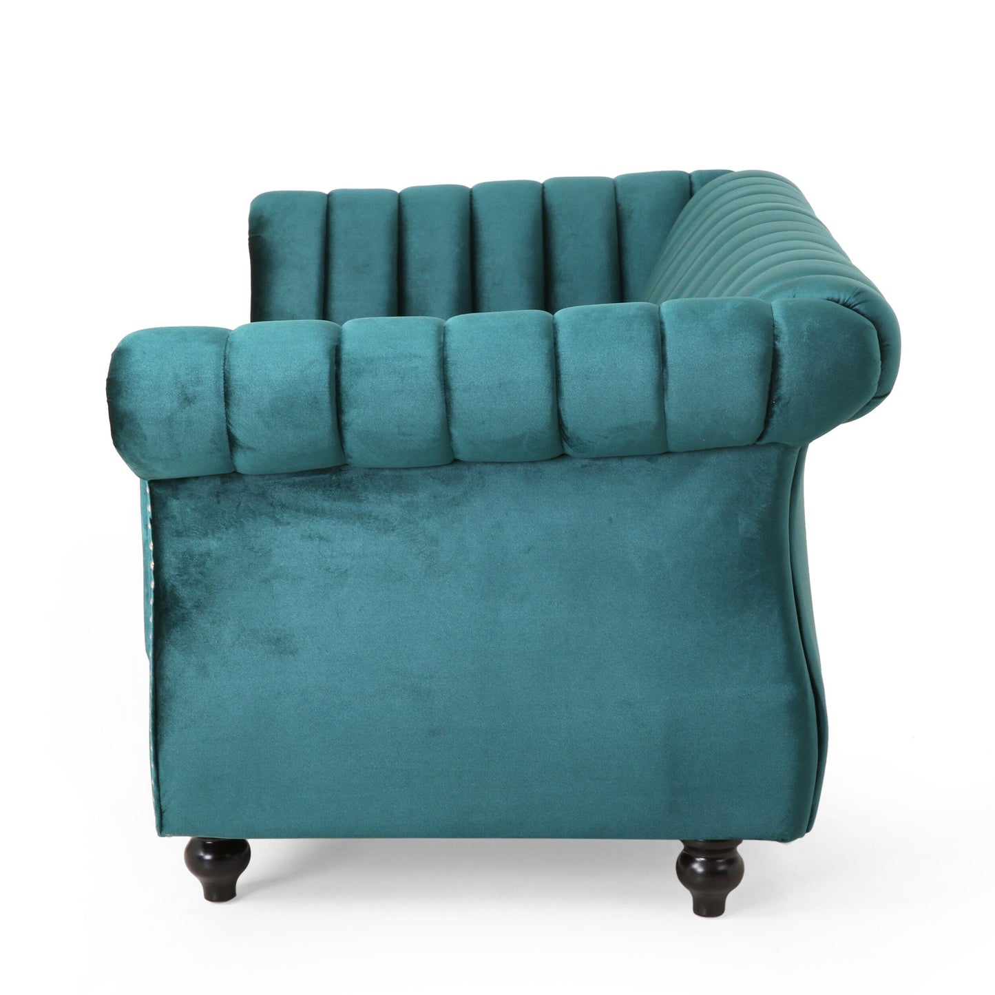 Tealfarbenes Chesterfield-Sofa mit Nagelköpfen und Beinen aus Birkenholz