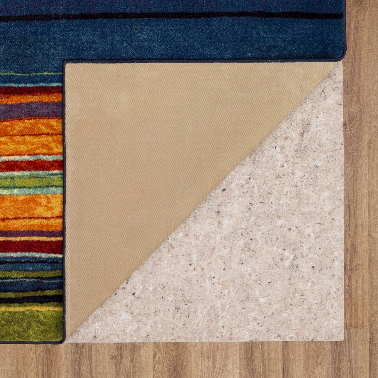 The Curated Nomad Sultan Mehrfarbig gestreifter Boho-Teppich