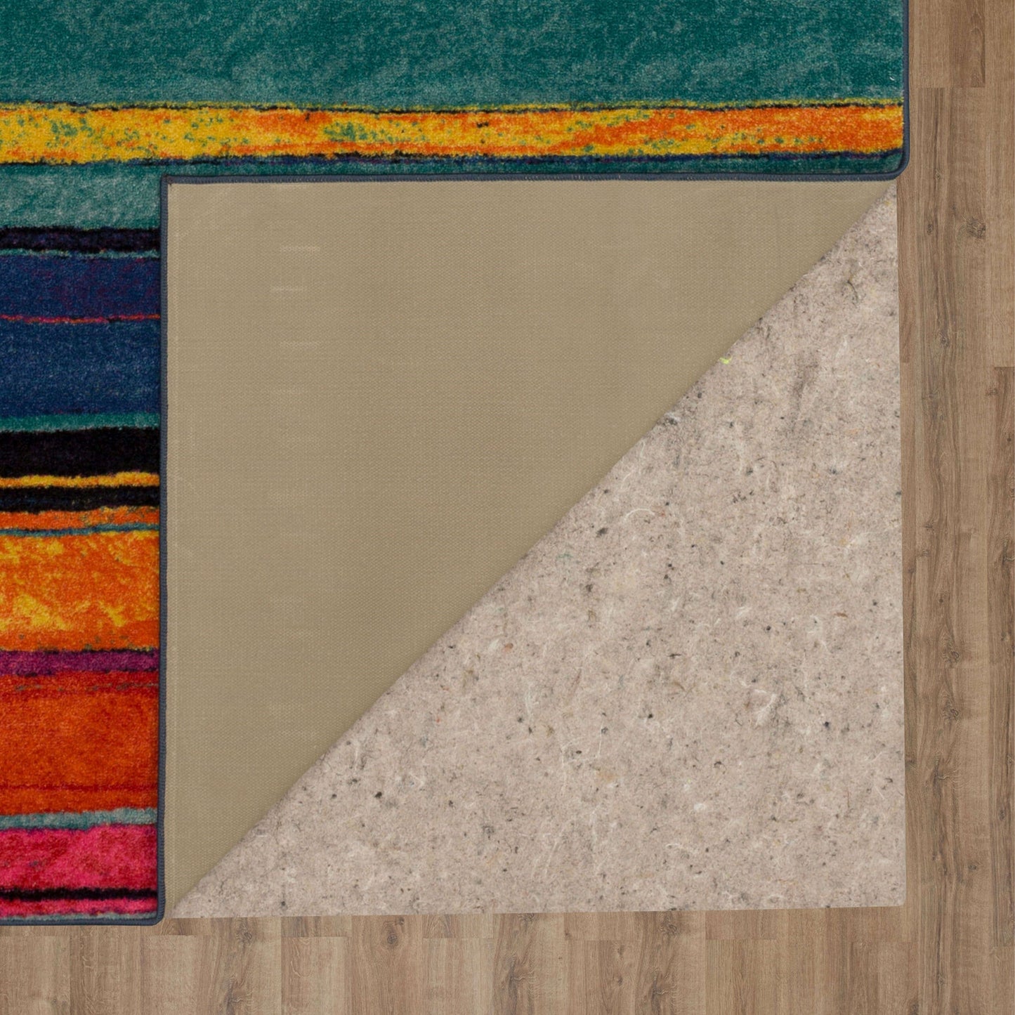 The Curated Nomad Sultan Mehrfarbig gestreifter Boho-Teppich