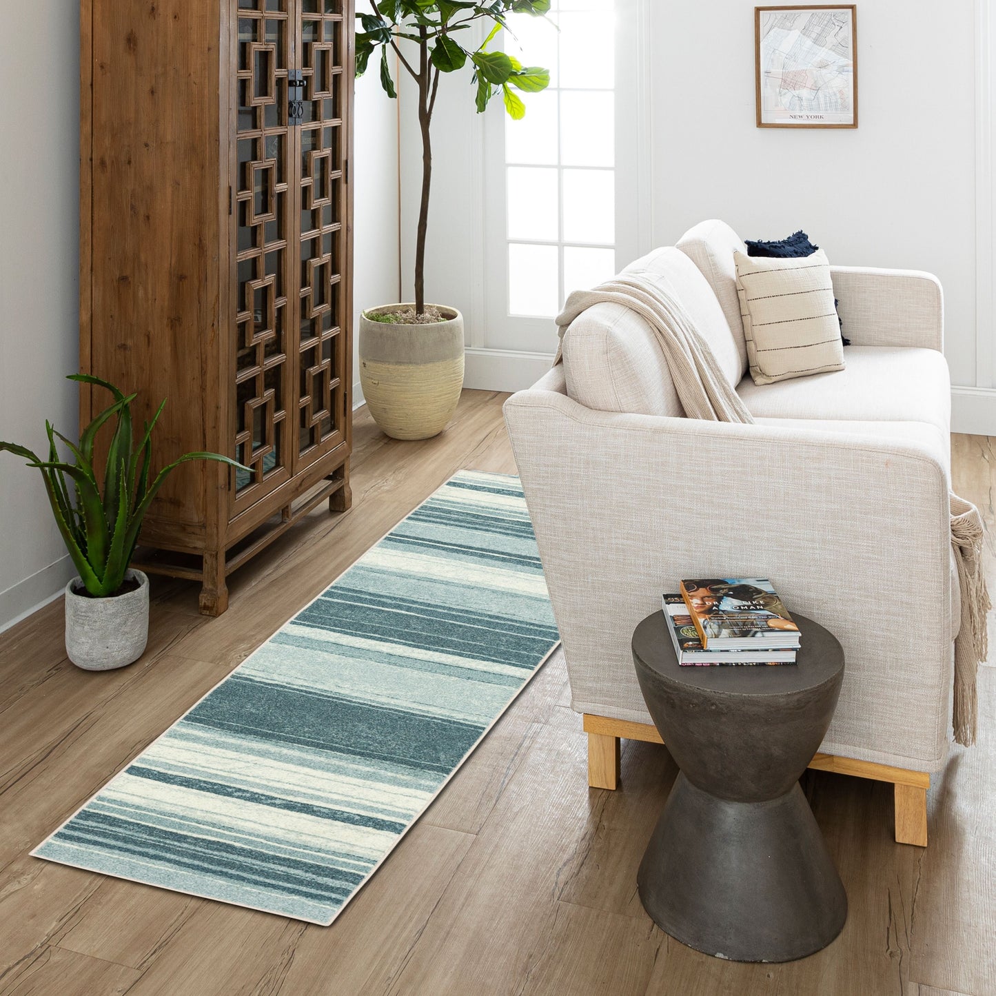 The Curated Nomad Sultan Mehrfarbig gestreifter Boho-Teppich