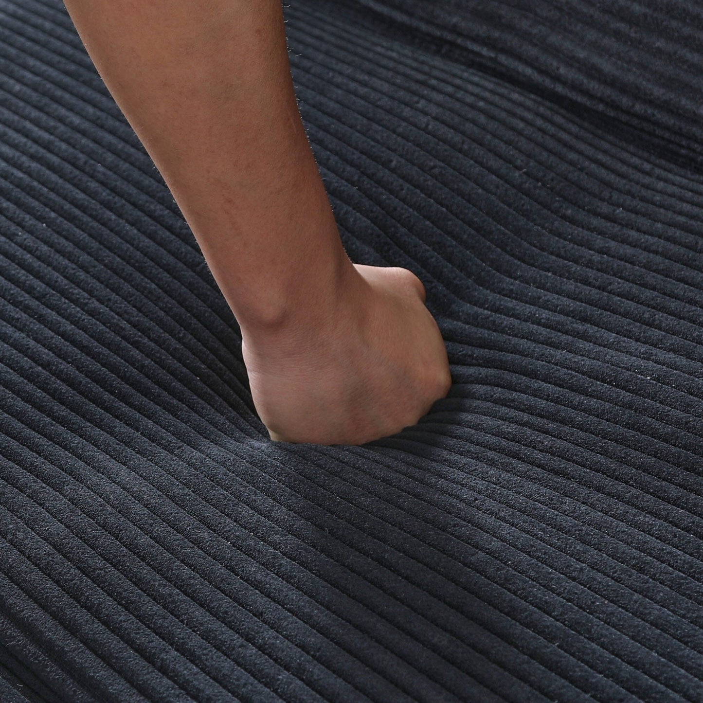 This 66-inch corduroy sofa bed can flexibly adapt to the living room, apartment and bedroom