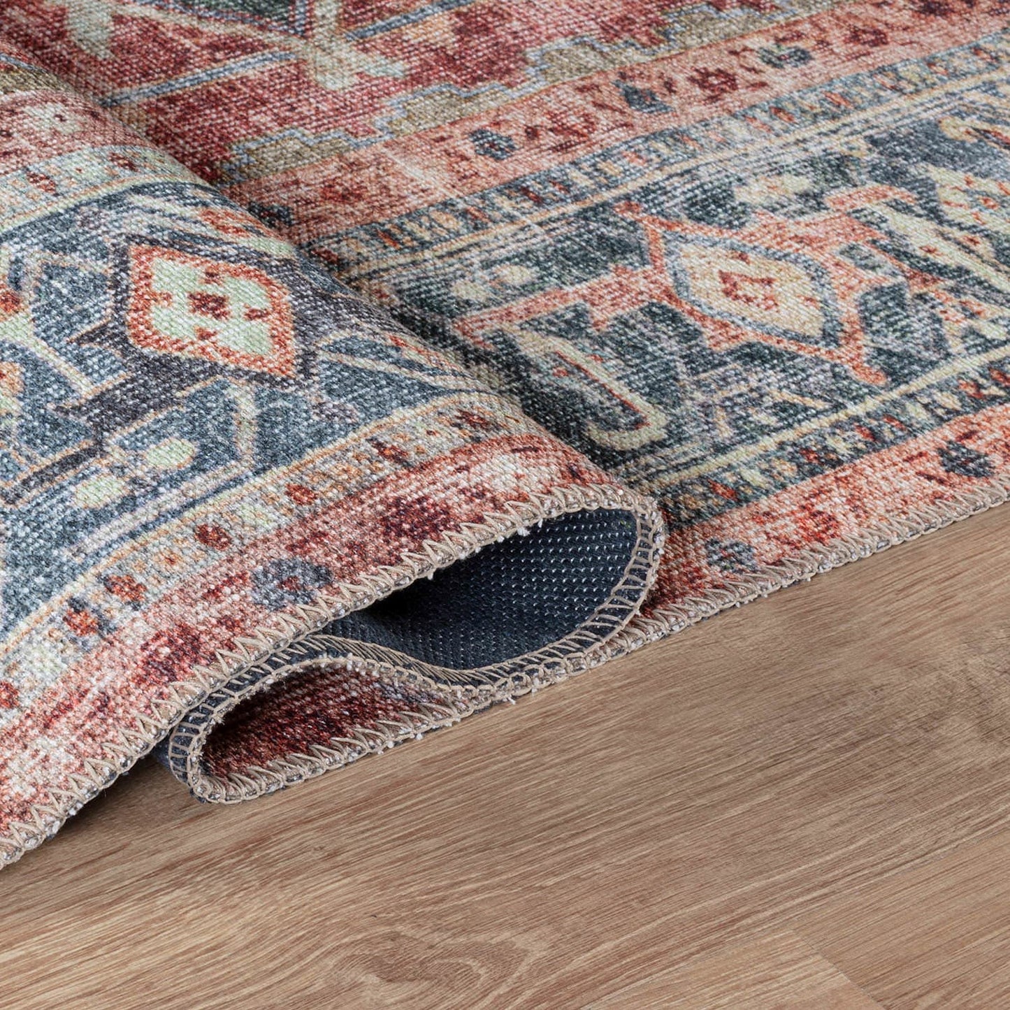 Traditioneller, maschinenwaschbarer Teppich im Used-Look