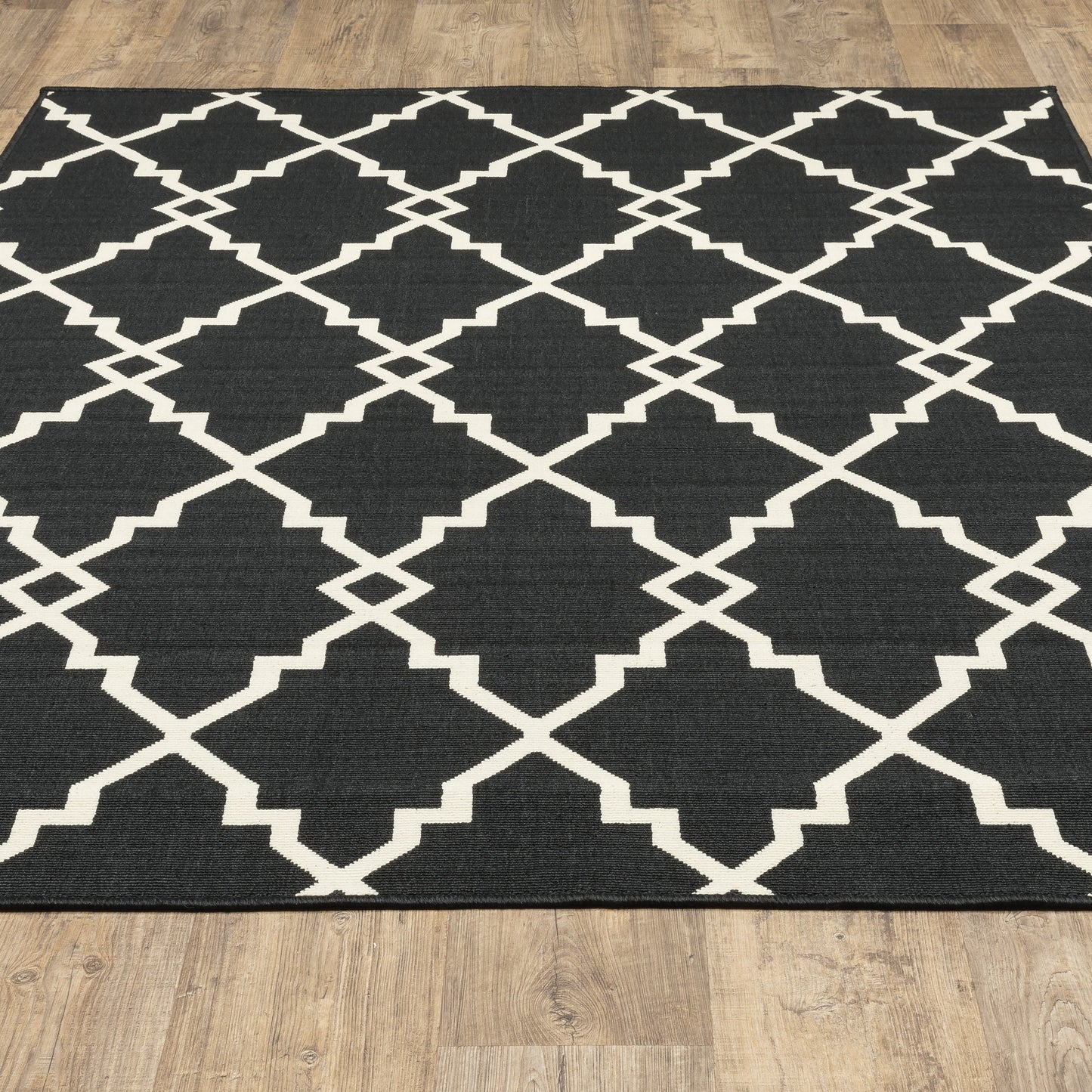 Vista Home Malta Lattice Schwarz/Off-White Teppich für drinnen und draußen.