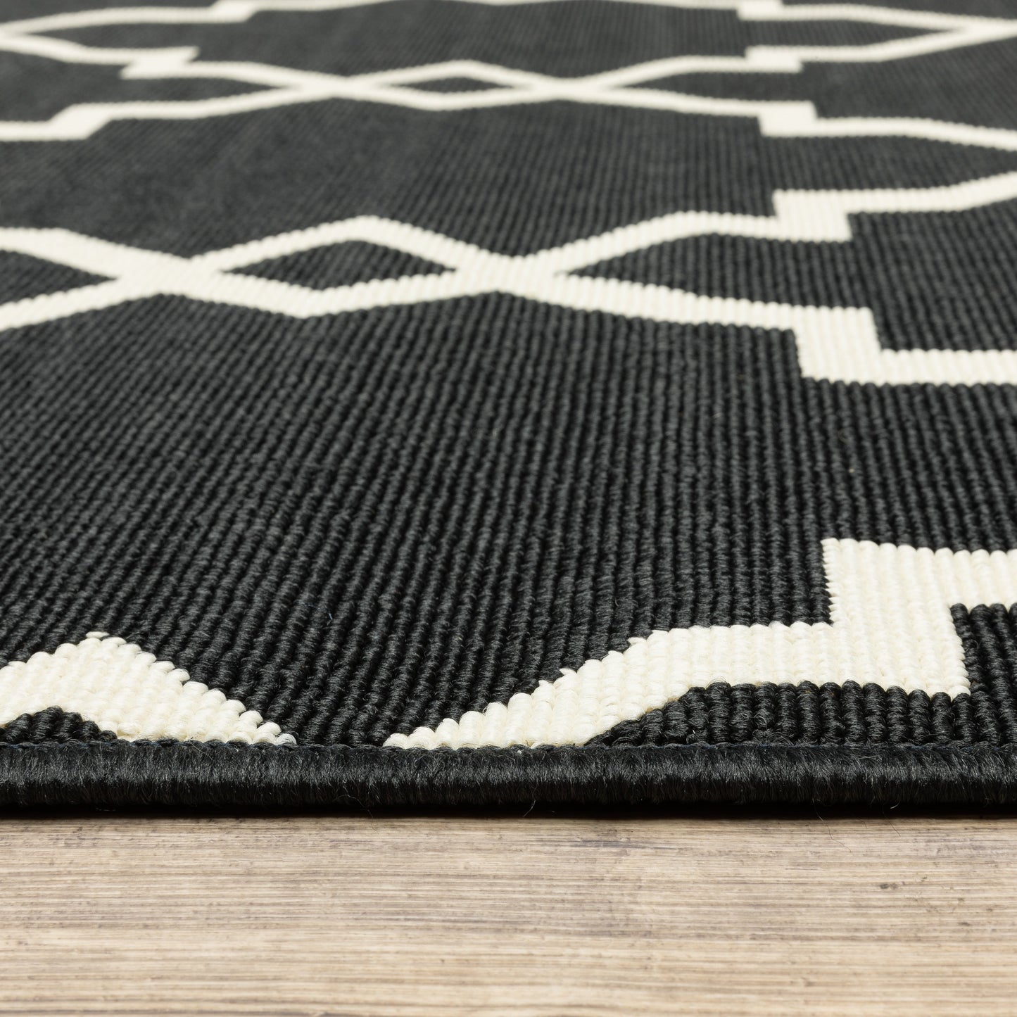 Vista Home Malta Lattice Schwarz/Off-White Teppich für drinnen und draußen.