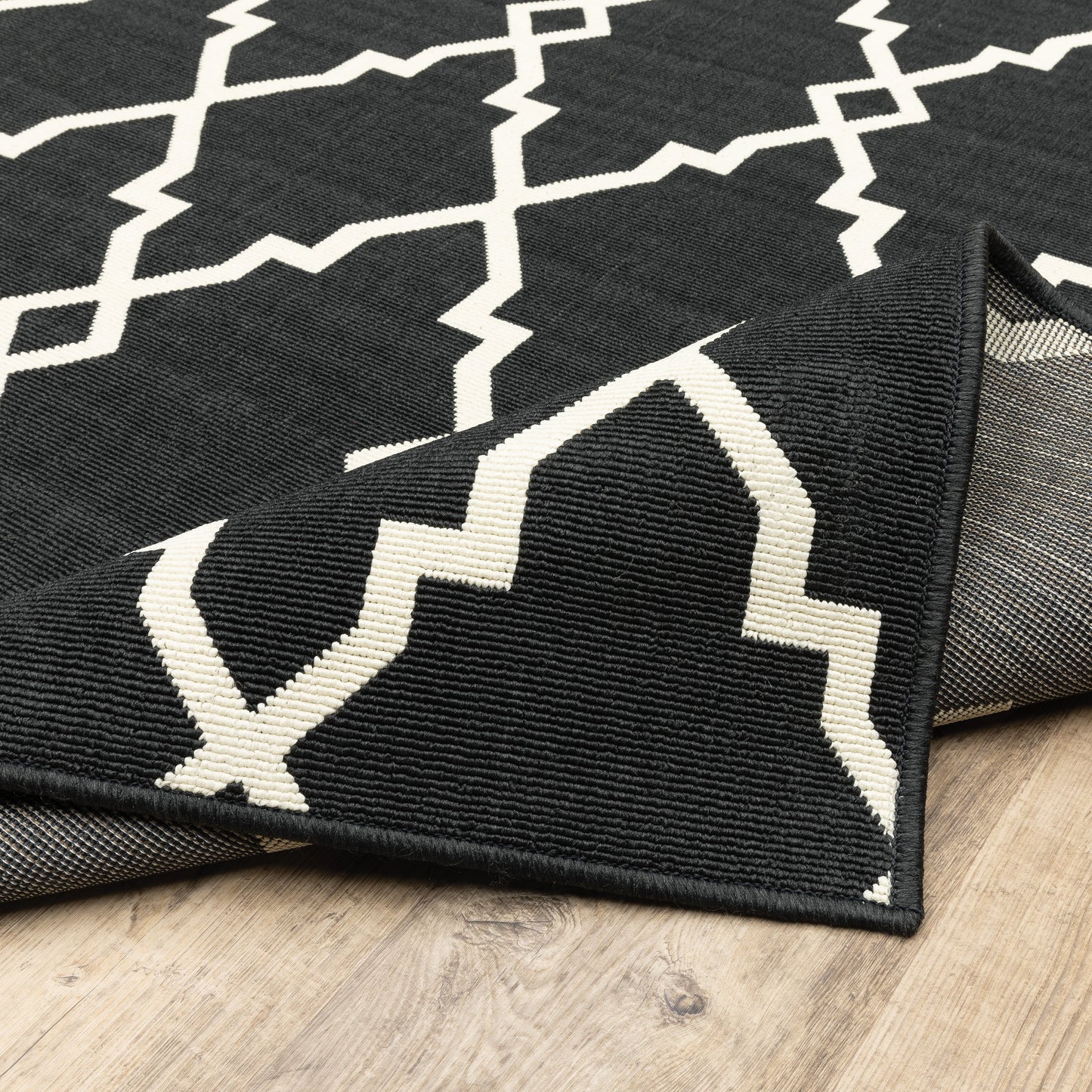 Vista Home Malta Lattice Schwarz/Off-White Teppich für drinnen und draußen.