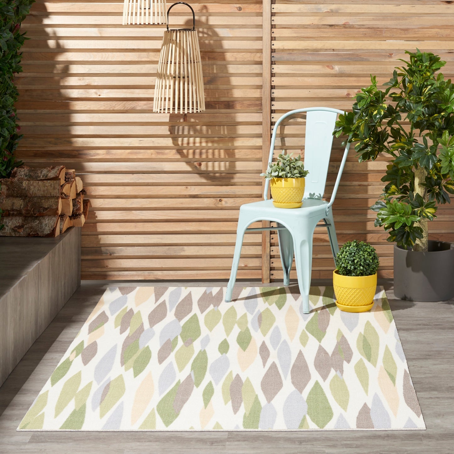 Waverly Sun N' Shade Moderner abstrakter Teppich für drinnen und draußen