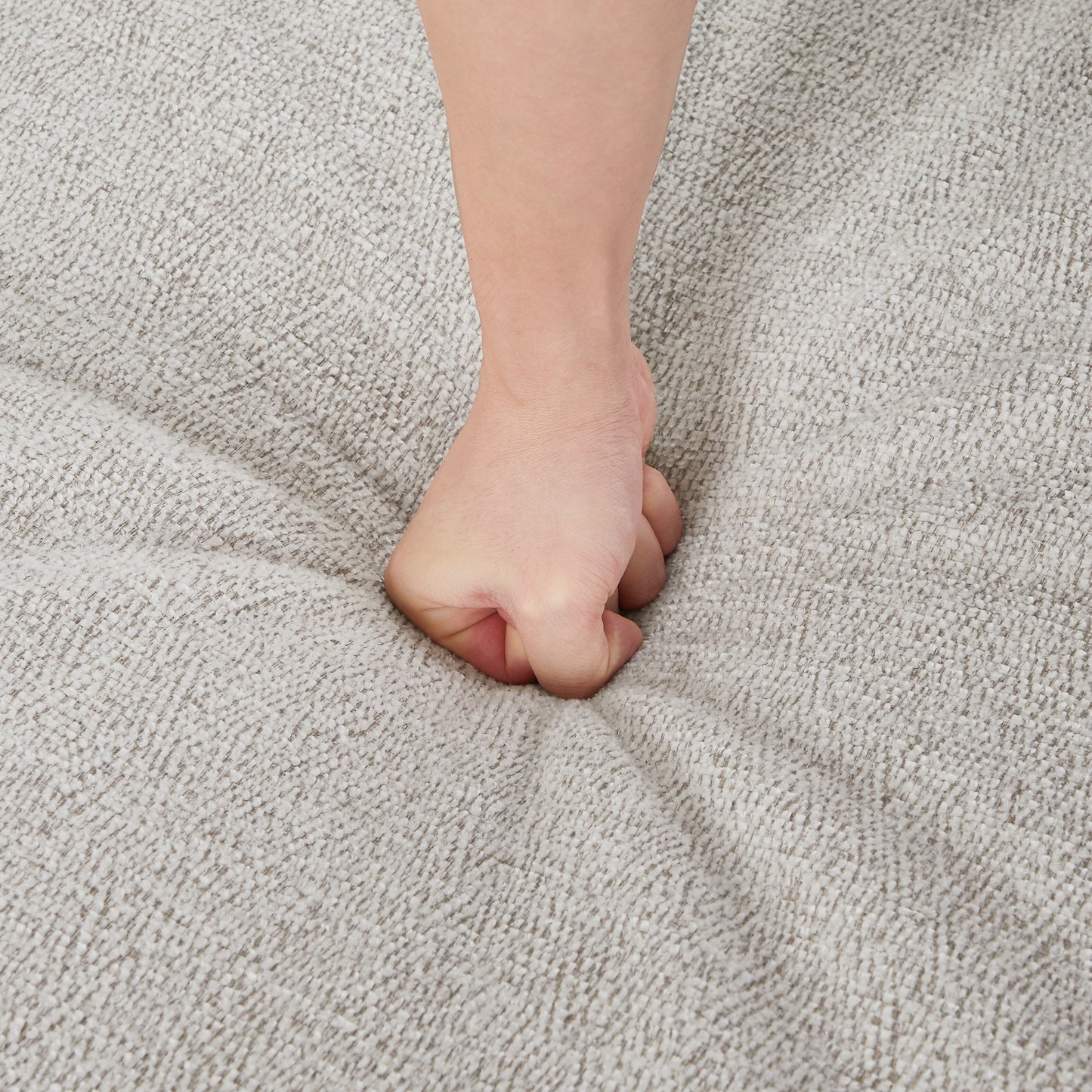 Modernes 2-Sitzer-Sofa, 155 cm, weiß, mit Nagelkopfbesatz, Kissen und hochdichten Polstern