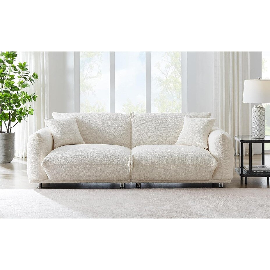 Weißes 87'' 3-Sitzer-Sofa aus Lammwolle mit Plüschkissen und Metallbeinen