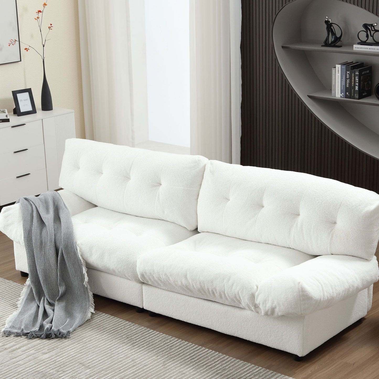 Weißes 245 cm großes 2-Sitzer-Sofa aus Stoff mit Knopfheftung, bequemer Rahmen