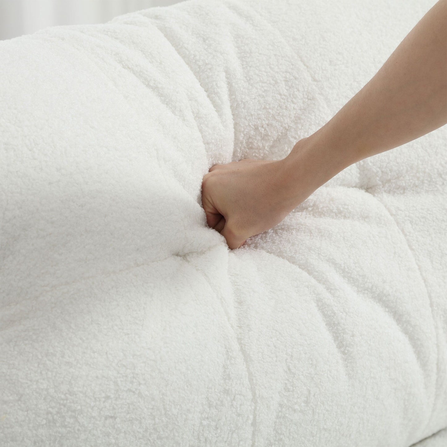 Weißes 245 cm großes 2-Sitzer-Sofa aus Stoff mit Knopfheftung, bequemer Rahmen