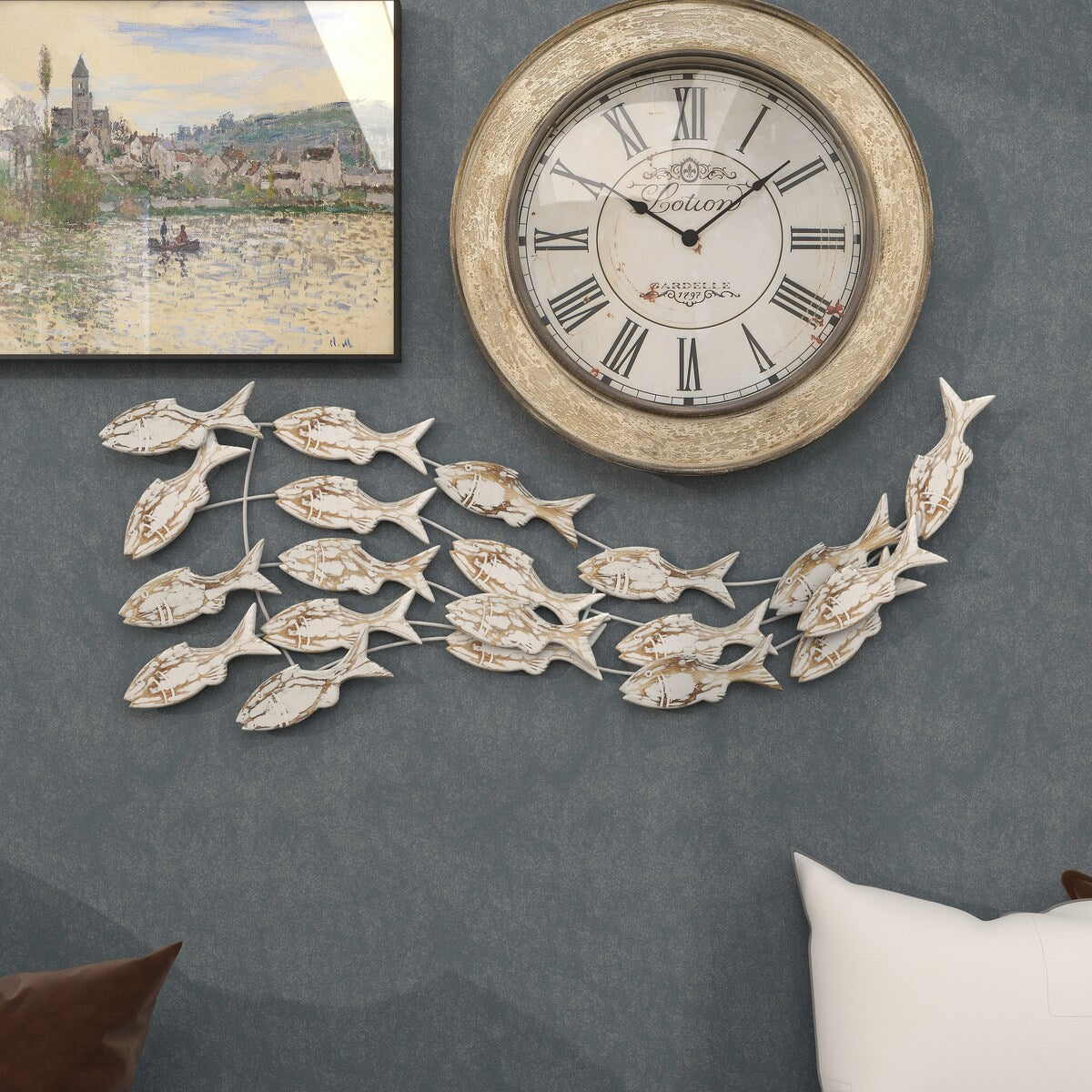 Holzfisch, handgefertigt, schwimmend, Wanddekoration für Zuhause, mit brauner Beunruhigung – Weiß – Roche River Decor
