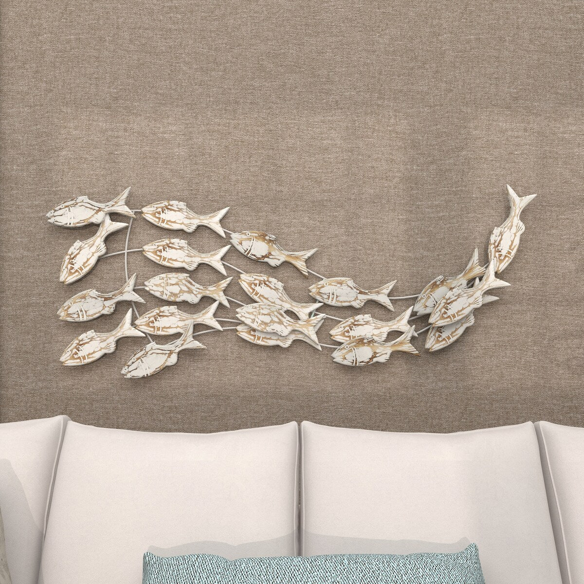 Holzfisch, handgefertigt, schwimmend, Wanddekoration für Zuhause, mit brauner Beunruhigung – Weiß – Roche River Decor