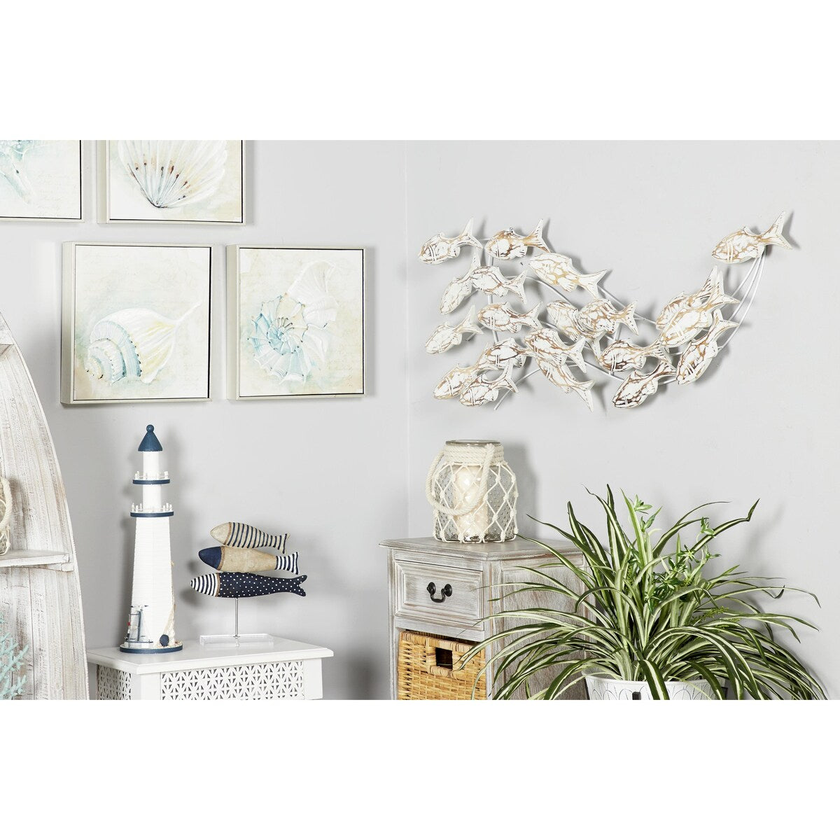 Holzfisch, handgefertigt, schwimmend, Wanddekoration für Zuhause, mit brauner Beunruhigung – Weiß – Roche River Decor