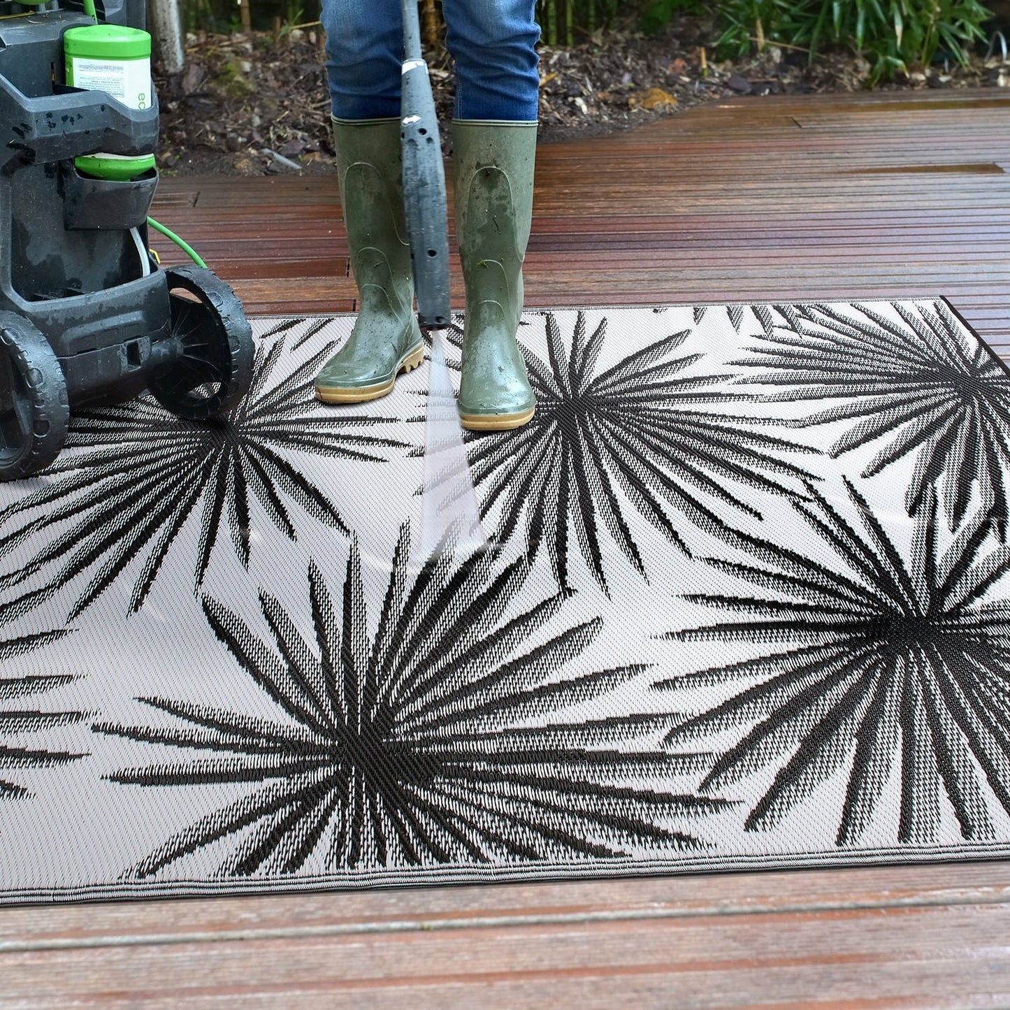 World Rug Gallery – Wendbare Outdoor-Teppiche aus recyceltem Kunststoff mit Blumenmuster und tropischem Muster