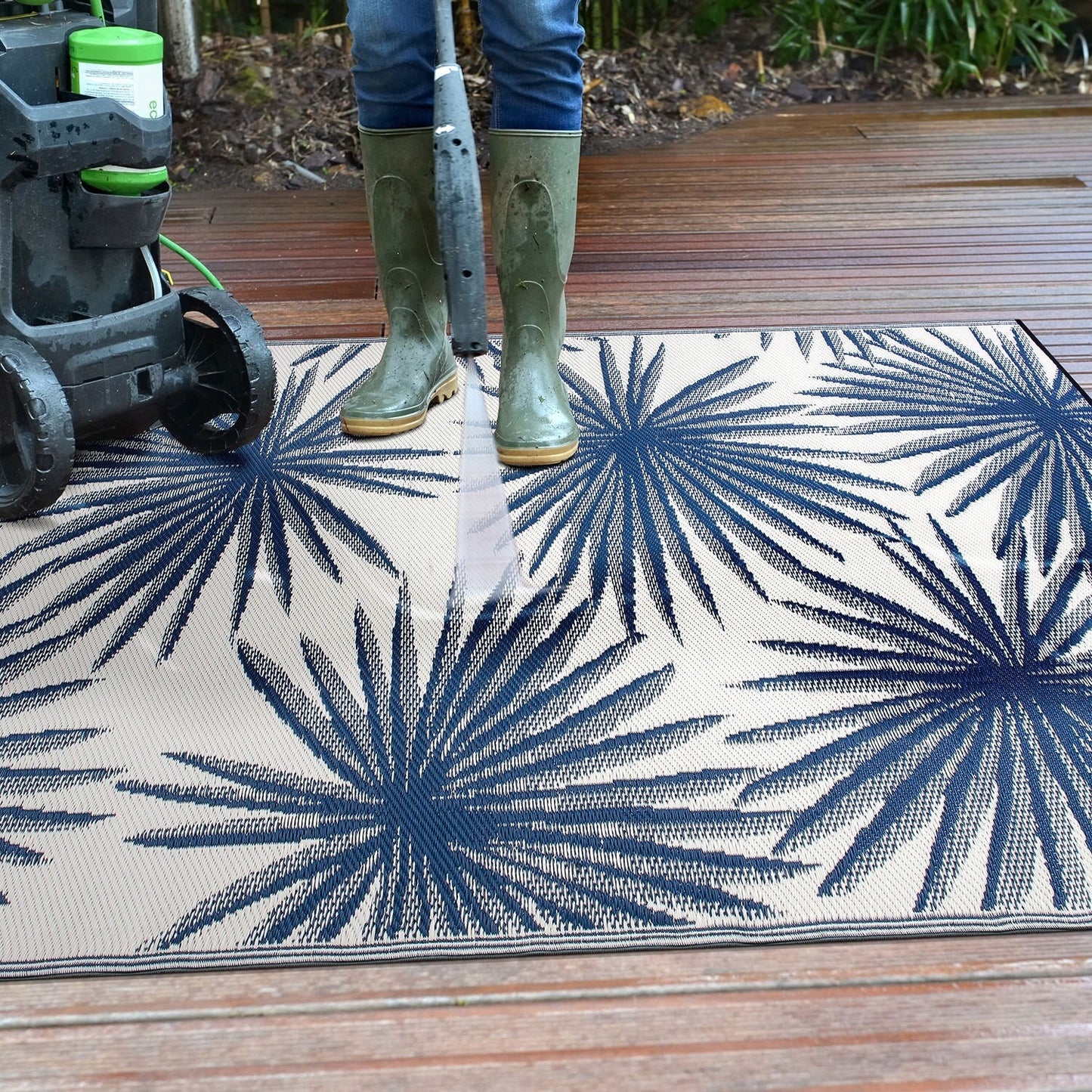 World Rug Gallery – Wendbare Outdoor-Teppiche aus recyceltem Kunststoff mit Blumenmuster und tropischem Muster