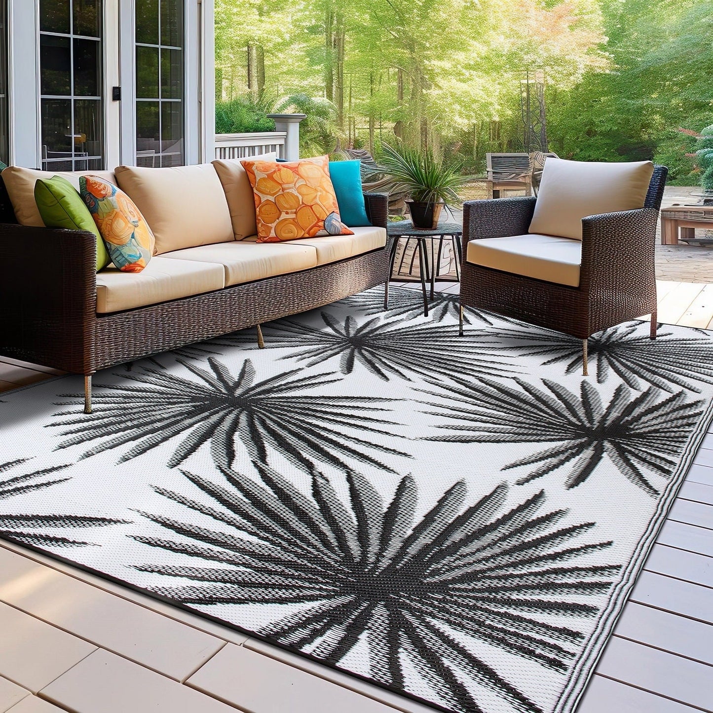 World Rug Gallery – Wendbare Outdoor-Teppiche aus recyceltem Kunststoff mit Blumenmuster und tropischem Muster