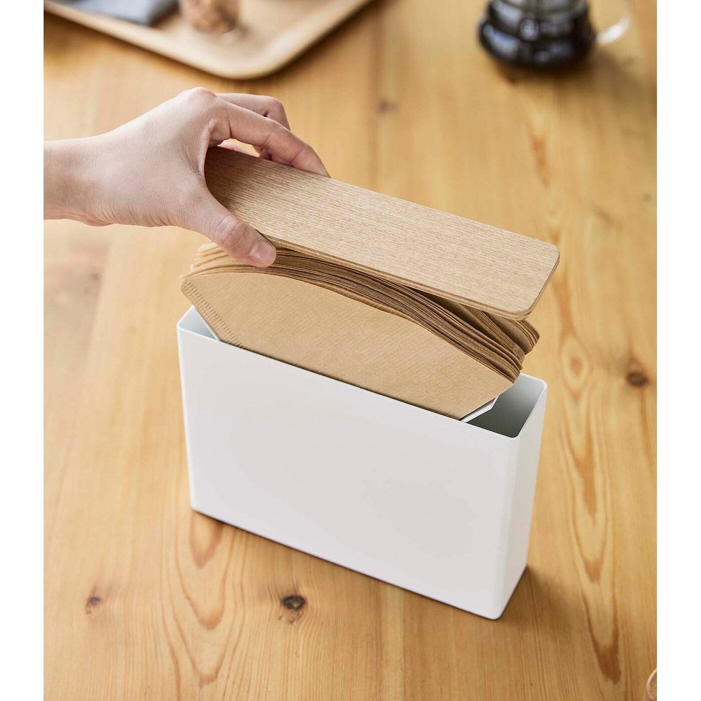 Yamazaki Home Kaffeefilteretui – Größe 04, Stahl und Holz, 04 Kaffeefilter, Deckel – L 2,05 x B 8,27 x H 6,1 Zoll