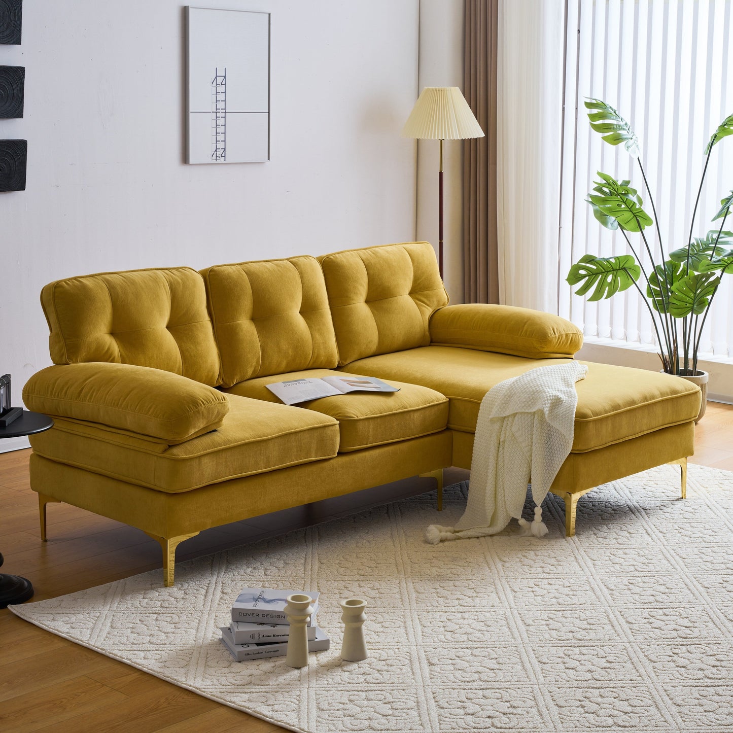 Gelbes 83-Sitzer-Sofa aus Samt in L-Form mit weichen Schaumstoffkissen, losen Rückenlehnen und Armlehnen sowie Metallbeinen