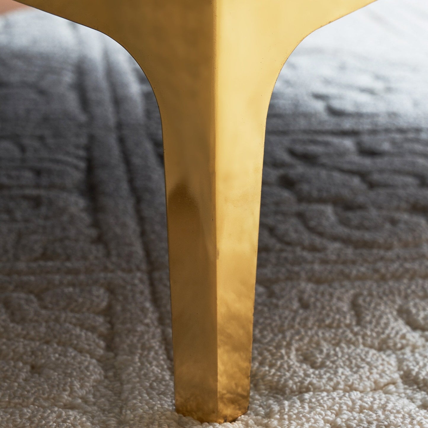 Gelbes 83'' L-förmiges 3-Sitzer-Sofa aus Samt mit losen Rückenlehnen und Metallbeinen