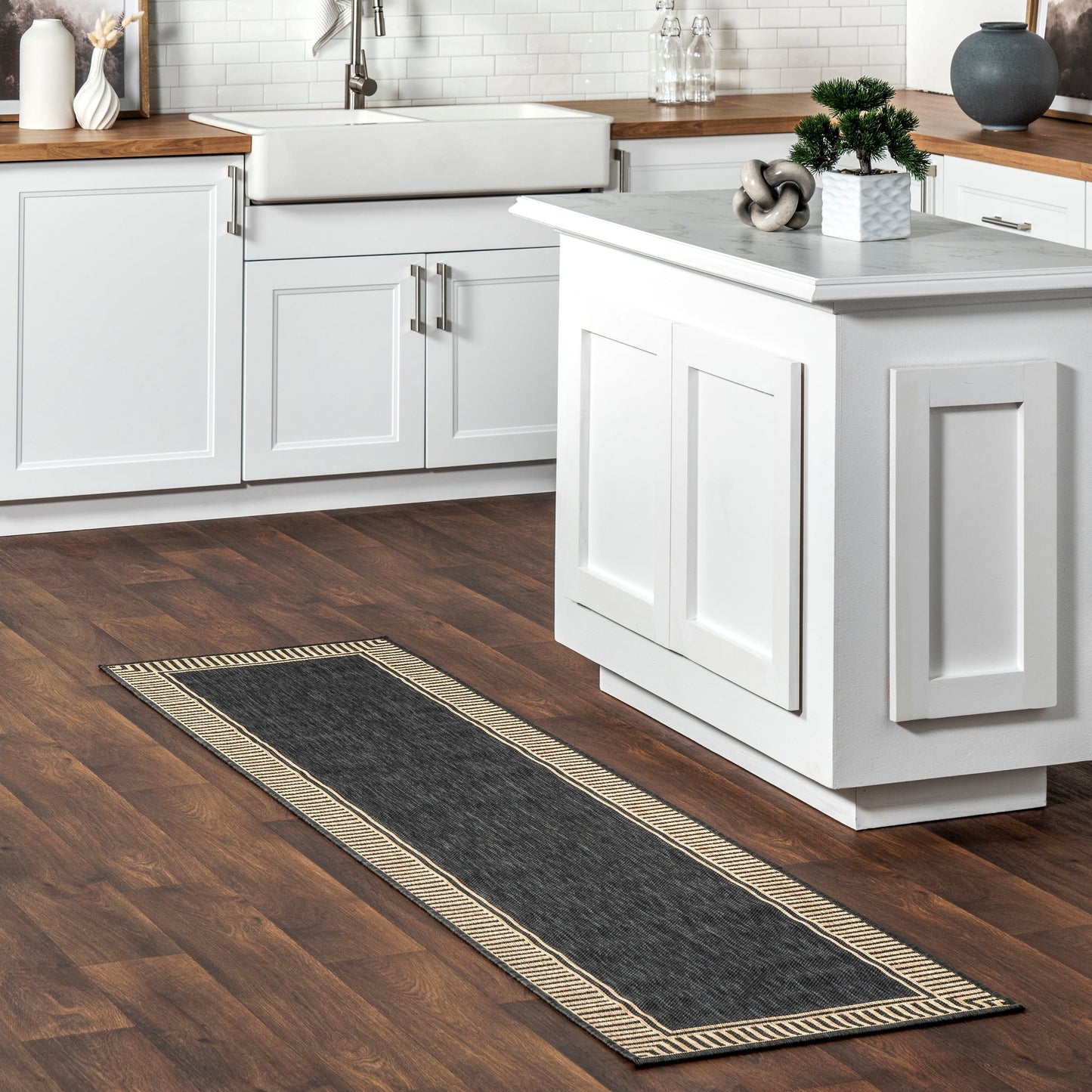 Nuloom Leah Classic Bordered Indoor/Outdoor-Teppich