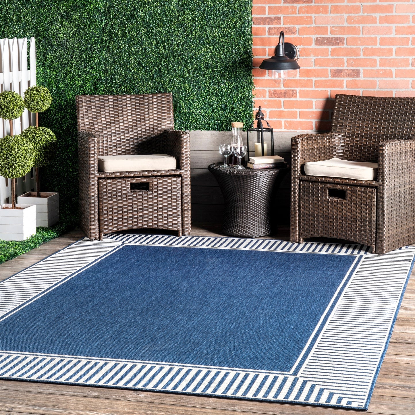 Nuloom Leah Classic Bordered Indoor/Outdoor-Teppich