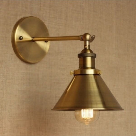 1-flammige Wandleuchte mit kegelförmigem Metallschirm, Messing
