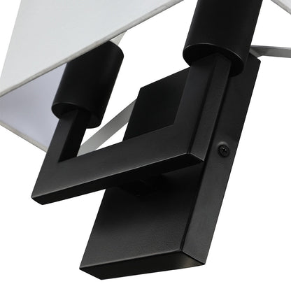 Wandleuchte mit weißem Stoffschirm