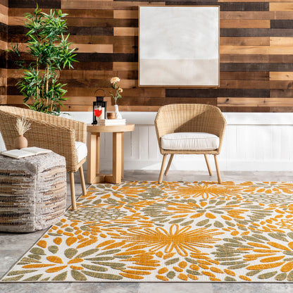 Nuloom Ronda Teppich für drinnen und draußen mit kräftigem Blumenmuster