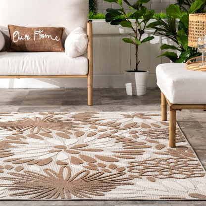 Nuloom Ronda Teppich für drinnen und draußen mit kräftigem Blumenmuster