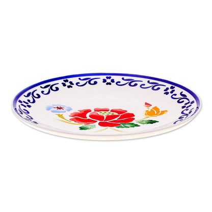 Novica Handgemachter Speiseteller aus Keramik mit Mohngarten in Blau