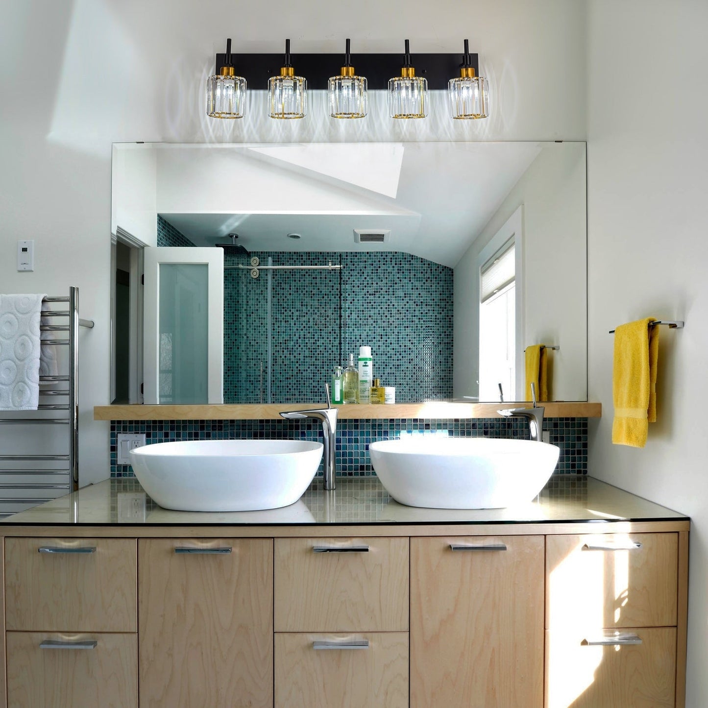 Moderne dimmbare Kristall-Badezimmer-Wandleuchten mit Waschtischleuchten und Kristallschirmen