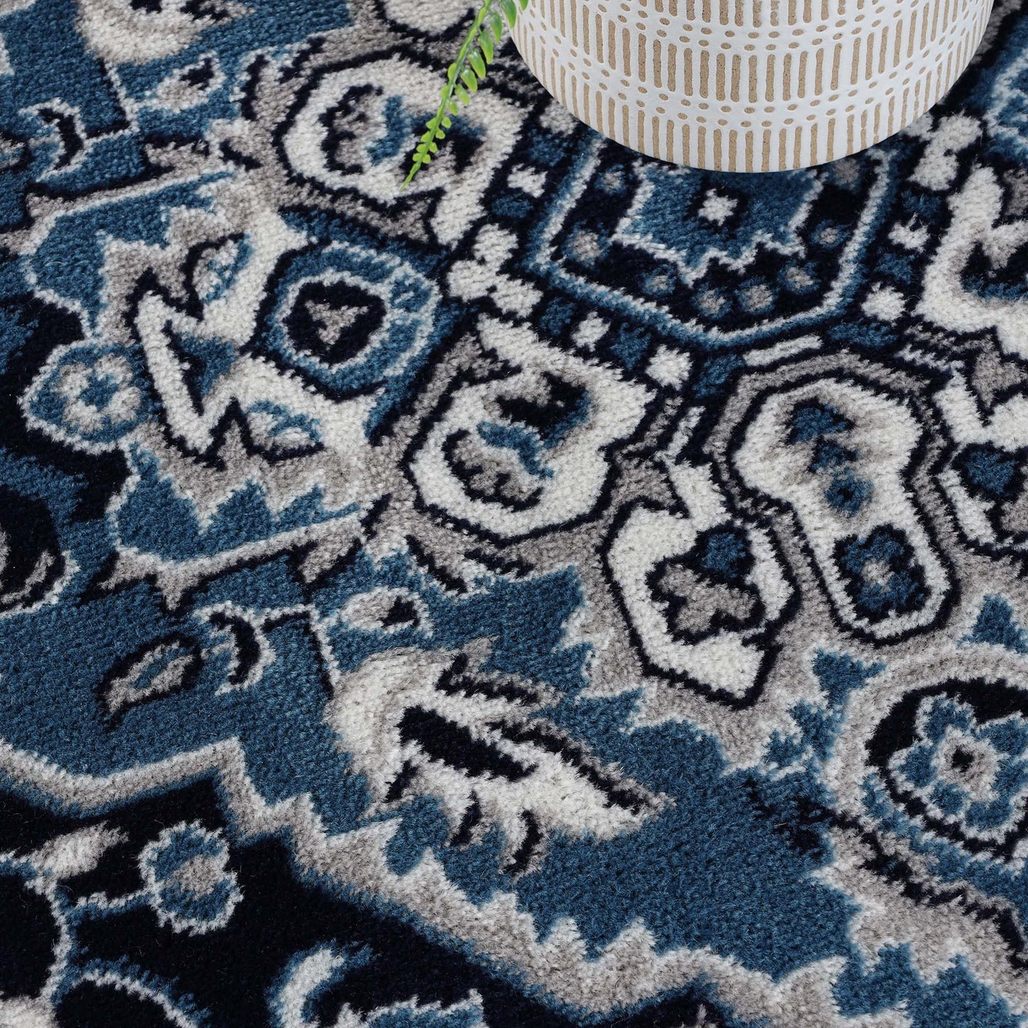 Hochwertiger Teppich Glendale mit Blumenmedaillon für den Innenbereich