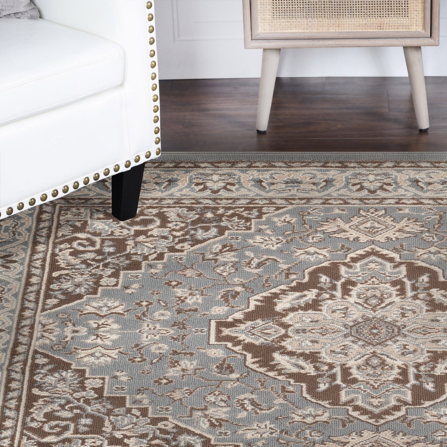 Hochwertiger Teppich Glendale mit Blumenmedaillon für den Innenbereich