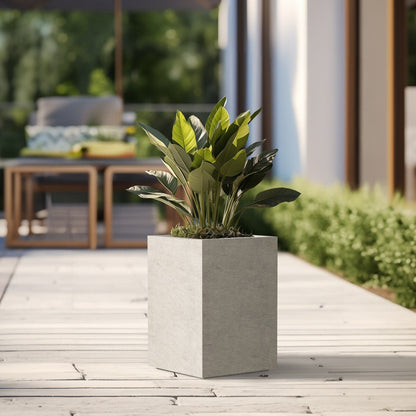 Hohe rechteckige Pflanzkästen aus Beton / Große Blumenkübel für drinnen und draußen