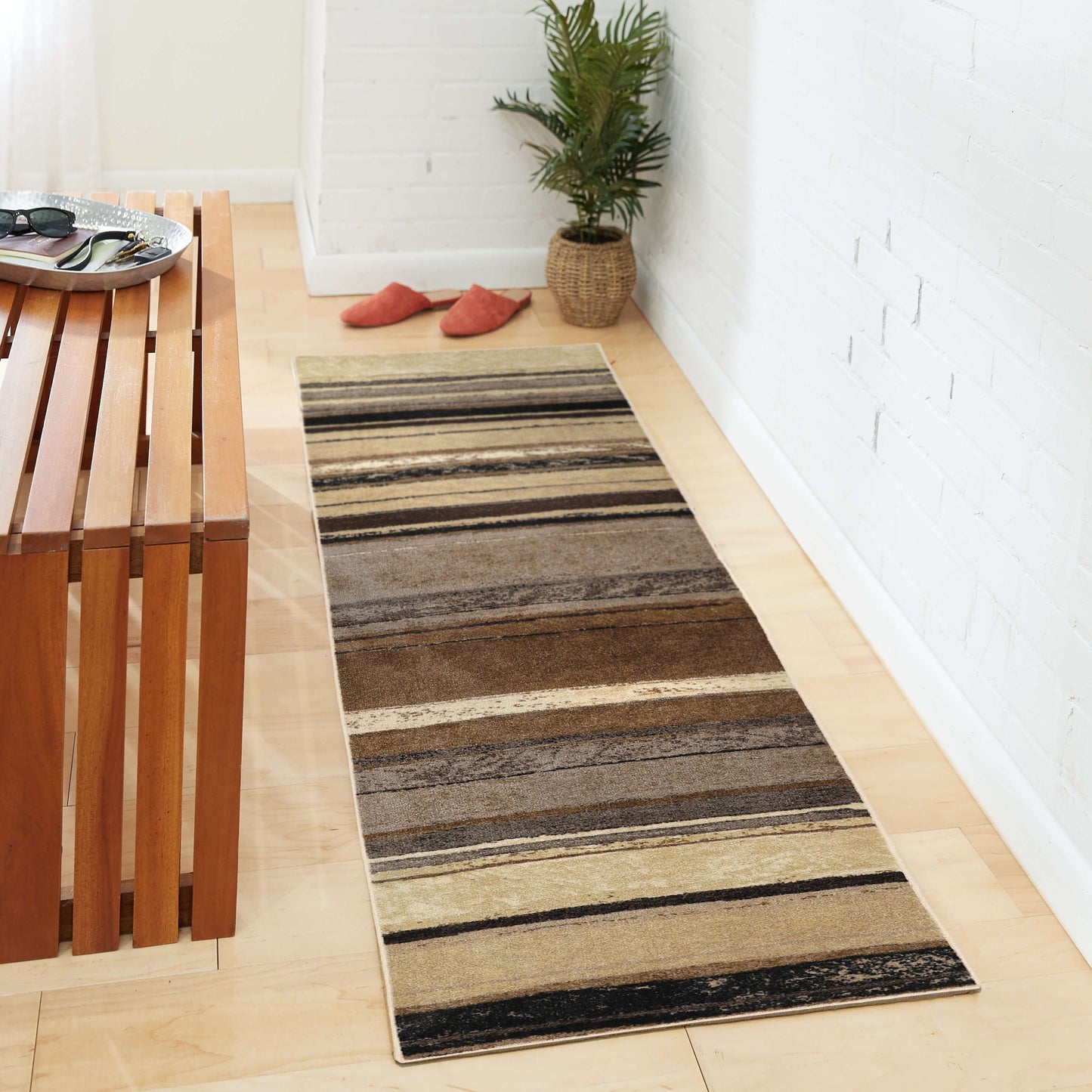 The Curated Nomad Sultan Mehrfarbig gestreifter Boho-Teppich