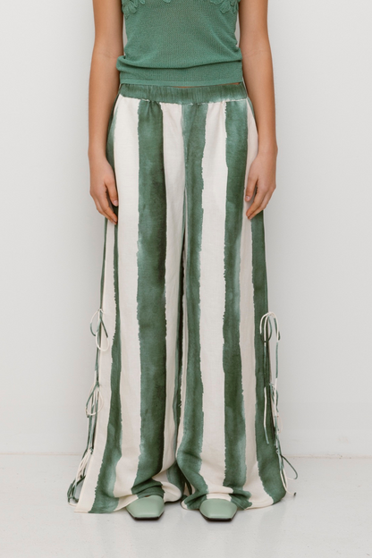 Havana Hose mit weitem Bein – Salbeigrün gestreift